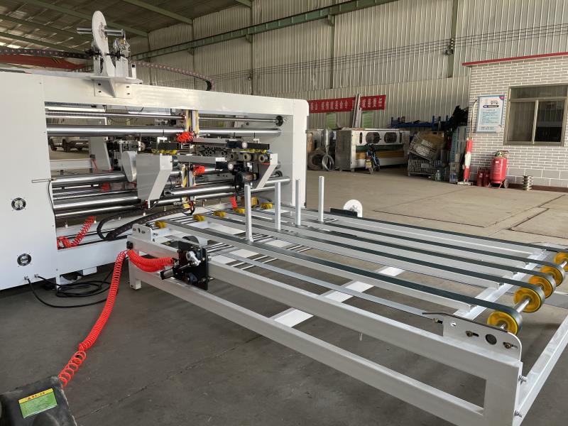 半自動(dòng)釘箱機(jī)